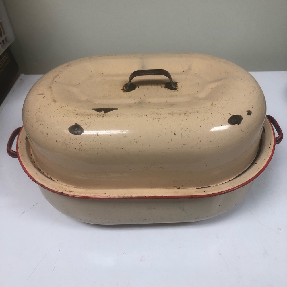 Vintage Cream Enamel Roaster with Red Trim - Classic Kitchen Roasting Pan